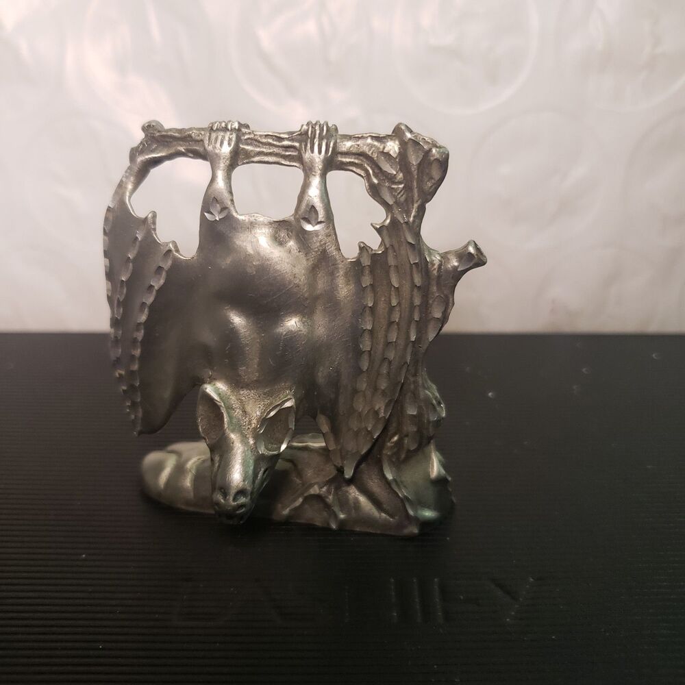 Bat Hanging Upside Down
Pewter Figurine / Figure 1987
American Collector's Guild